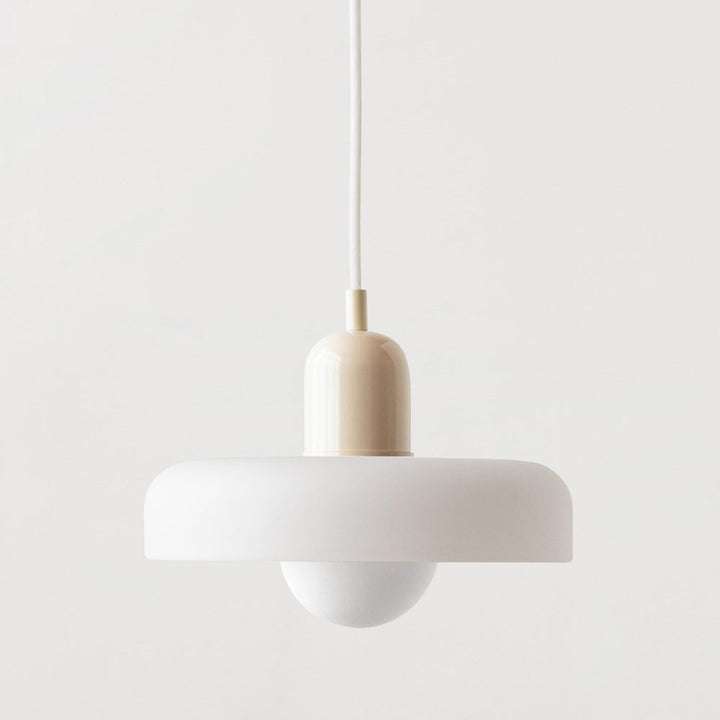Farbenfrohe Glas-Pendelleuchte im Bauhausstil, handgefertigt, rund, mit lebhaften Farben Grün, Weiß, Gelb, Leuchtend Grün.