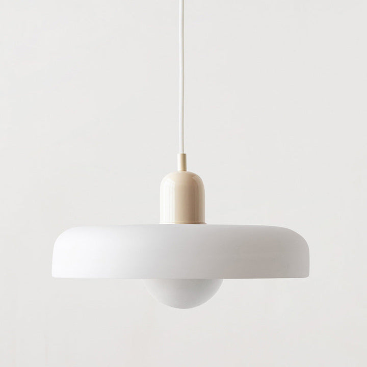 Farbenfrohe Glas-Pendelleuchte im Bauhausstil, handgefertigt, rund, mit lebhaften Farben Grün, Weiß, Gelb, Leuchtend Grün.