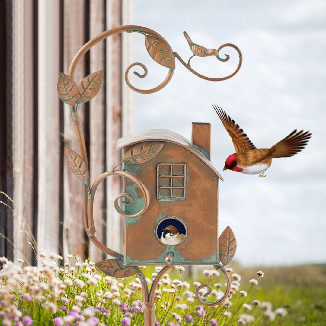 Metall-Vogelhaus auf Stecker für Garten