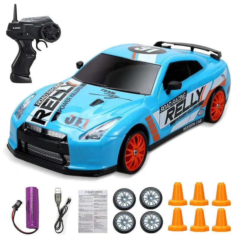 Ferngesteuertes Auto in Orange/Schwarz Vorderansicht, modernes Design für Abenteuer und präzises Driften.