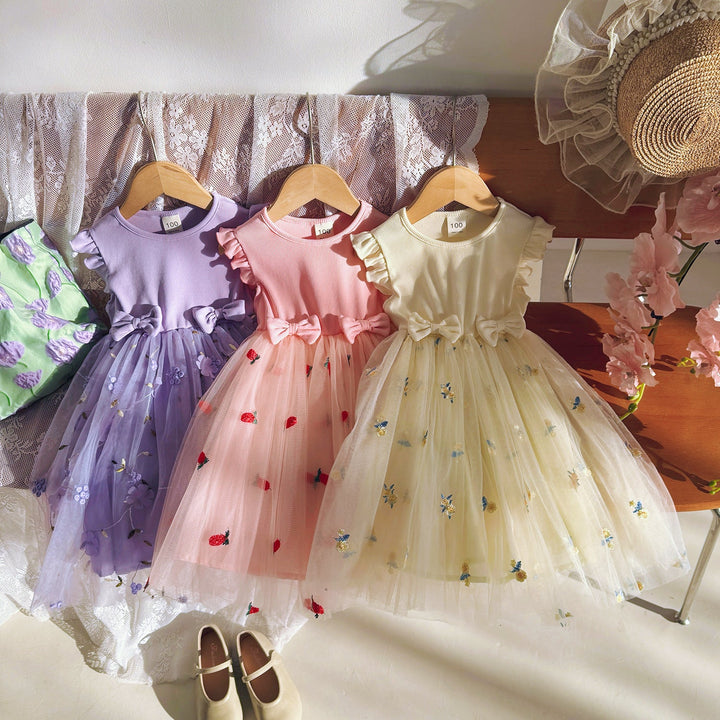 Festliches Tüllkleid für Mädchen mit besticktem Blumenmuster und Rüschen, ideal für Partys oder Hochzeiten.