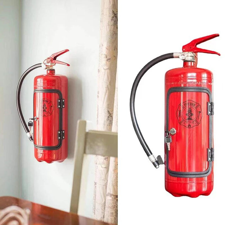 "Flaschenhalter im Feuerlöscher-Design, rot, täuschend echt, stilvolle Getränkepräsentation für Whisky, Wein, Champagner."