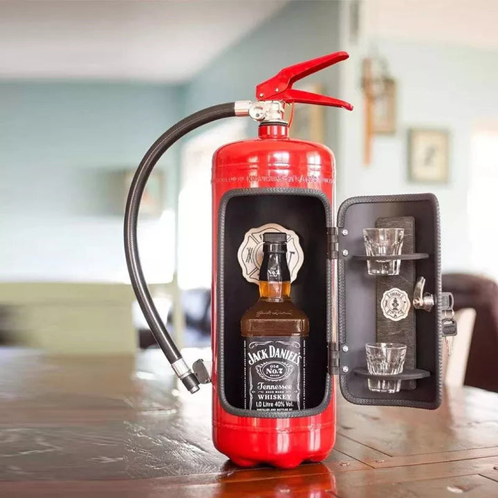 "Flaschenhalter im Feuerlöscher-Design, rot, täuschend echt, stilvolle Getränkepräsentation für Whisky, Wein, Champagner."