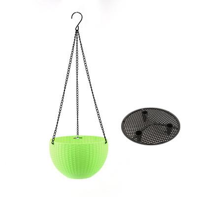 "Geflochtener Hängekorb mit natürlicher Optik, Kette zum Aufhängen, ideal für Balkon- und Gartendekor."