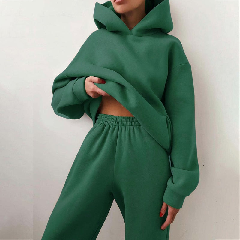Gemütliches XXL-Jogging-Set aus weichem Polyester-Baumwollmix, ideal für Komfort und Stil in Blau, Grau und Grün.