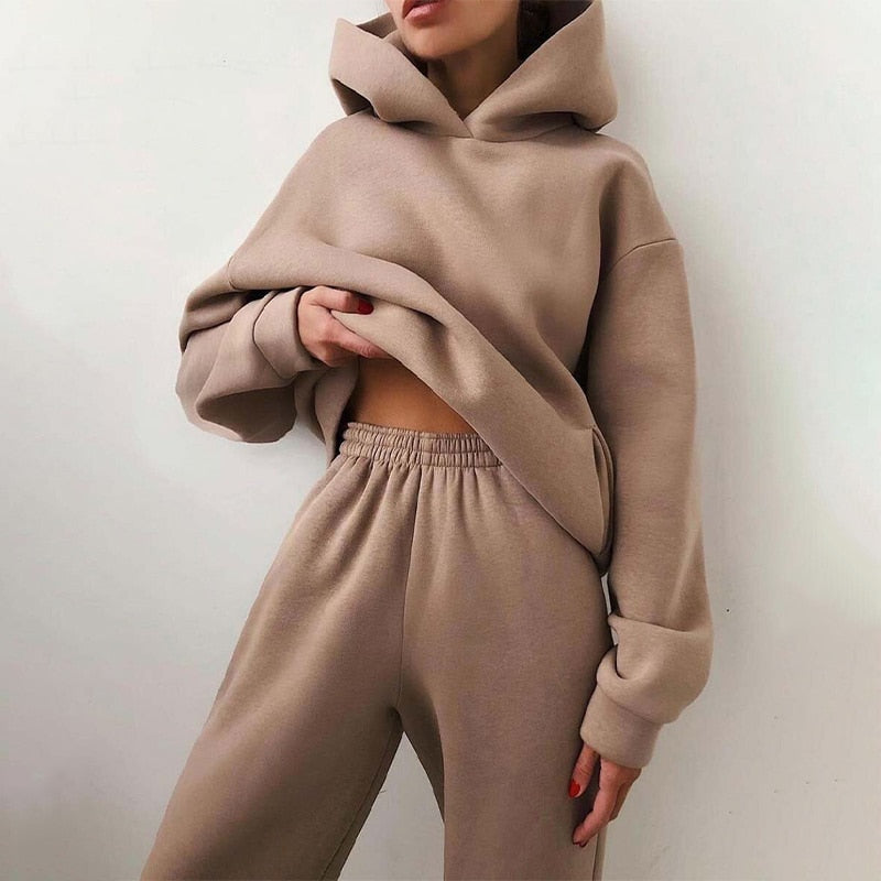 Gemütliches XXL-Jogging-Set aus weichem Polyester-Baumwollmix, ideal für Komfort und Stil in Blau, Grau und Grün.