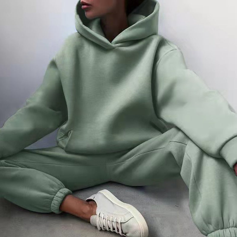 Gemütliches XXL-Jogging-Set aus weichem Polyester-Baumwollmix, ideal für Komfort und Stil in Blau, Grau und Grün.