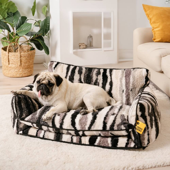 "Gestreiftes doppellagiges Haustierschlafsofa mit Lammwolle, ideal für Katzen und Hunde, beige und schwarz-weiß verfügbar"