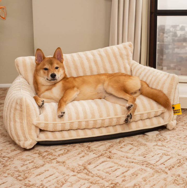"Gestreiftes doppellagiges Haustierschlafsofa mit Lammwolle, ideal für Katzen und Hunde, beige und schwarz-weiß verfügbar"