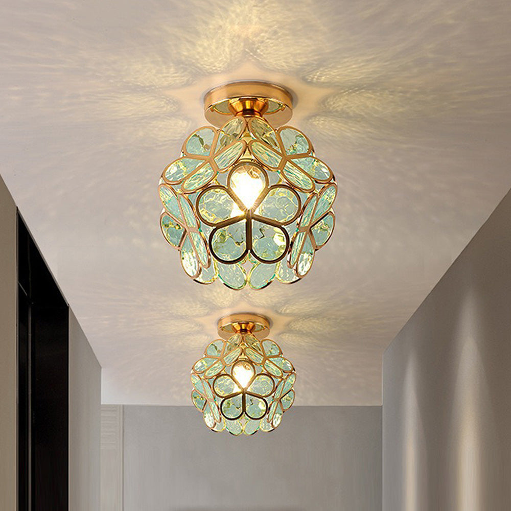 "Glas-Deckenleuchte mit Blumenmuster in Rosa, künstlerisches Design, stilvolles Lichtobjekt für elegante Raumgestaltung"