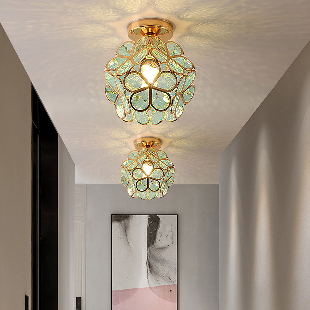"Glas-Deckenleuchte mit Blumenmuster in Rosa, künstlerisches Design, stilvolles Lichtobjekt für elegante Raumgestaltung"