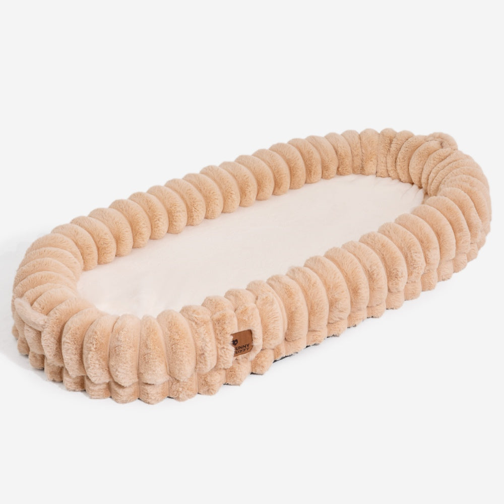 "Großes orthopädisches Mensch-Hund-Bett in flauschigem Beige mit weichen Nackenrollen für maximalen Komfort und Unterstützung