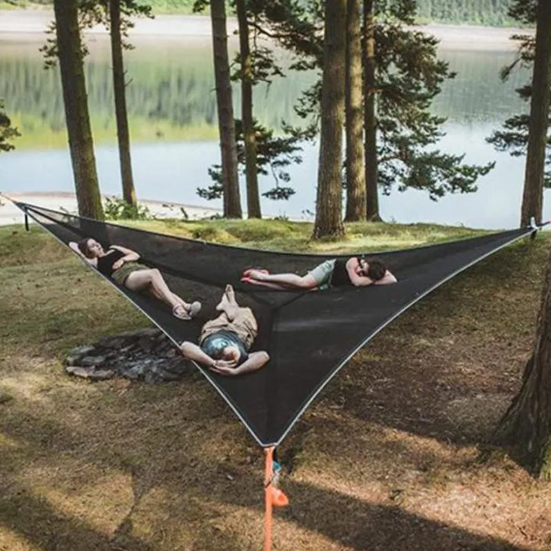 "Großzügige grüne Mehrpersonen-Hängematte im Wald für Camping & Familienabenteuer, perfekt für Naturerlebnisse."