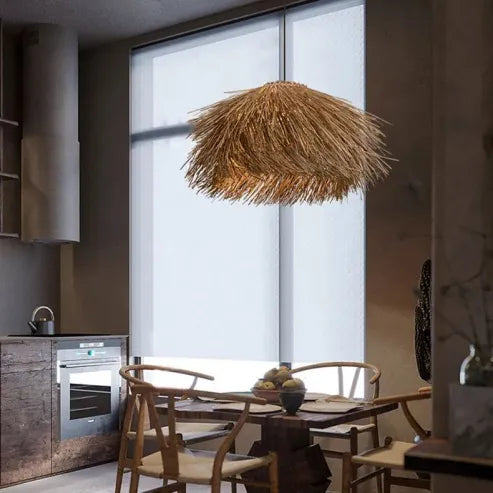 "Handgefertigte Rattan-Pendelleuchte im Vintage-Stil, mit schwarzem Eisen-Baldachin, für Wohnzimmer oder Esstisch."