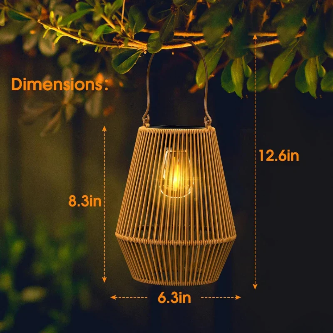 "Handgefertigte Solar-Gartenlaterne aus Rattan, LED, wasserdicht, ideal für Terrasse & Balkon, stilvolles Design."