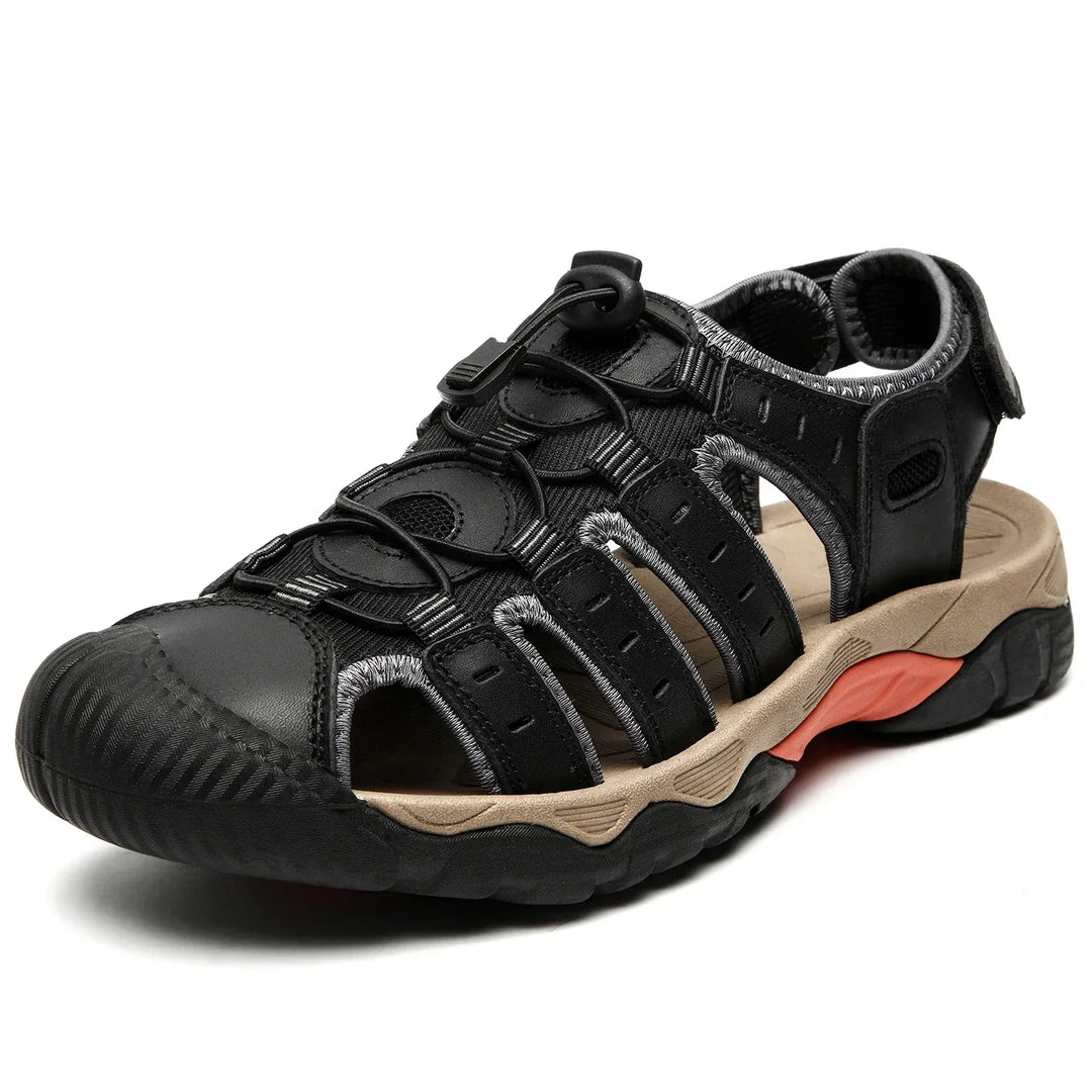 "Herren Outdoor Ledersandalen aus robustem Rindsleder, braun, mit elastischem Verschluss und rutschfester Gummisohle."