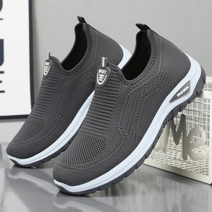 "Herren Slip-On Sneakers, atmungsaktiv, mit flexiblem Strick-Obermaterial für Komfort und sportlichen Look. Perfekt für Allta