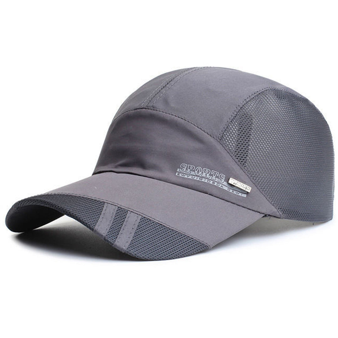 "Herren Sportkappe verstellbar, atmungsaktiv, UV-Schutz, dunkelgrau, Outdoor-Design, ideal für Sport und Reisen."