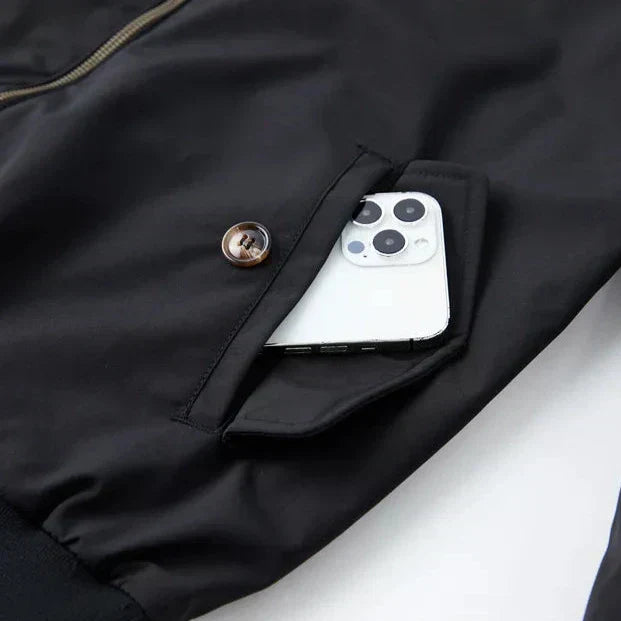 "Herren Übergangsjacke, wetterfest, modern, elegantes Design, wasserabweisend, funktionale Taschen, ideal für Freizeit."
