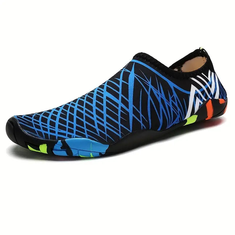 "Herren Wasserschuhe mit rutschfester Sohle, atmungsaktiv und schnell trocknend, ideal für Strand und Wassersport."