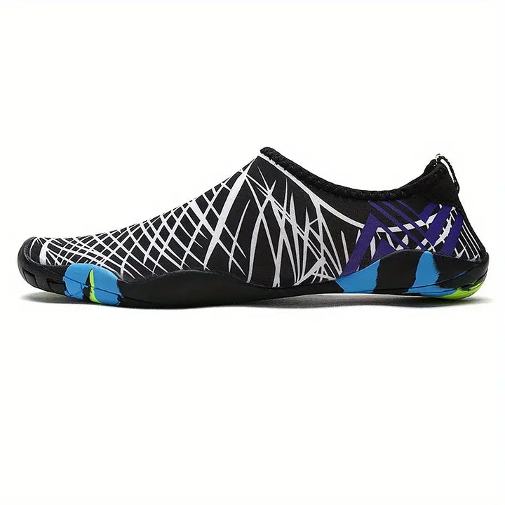 "Herren Wasserschuhe mit rutschfester Sohle, atmungsaktiv und schnell trocknend, ideal für Strand und Wassersport."