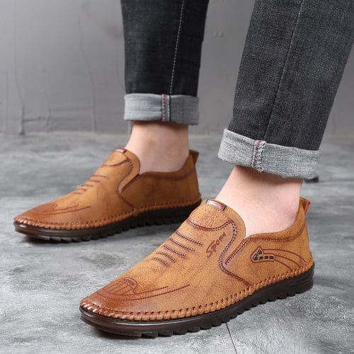 "Herrenschuhe orthopädisch schwarz mit Memory-Schaumsohle und breiter Zehenbox für Komfort und Schmerzlinderung."