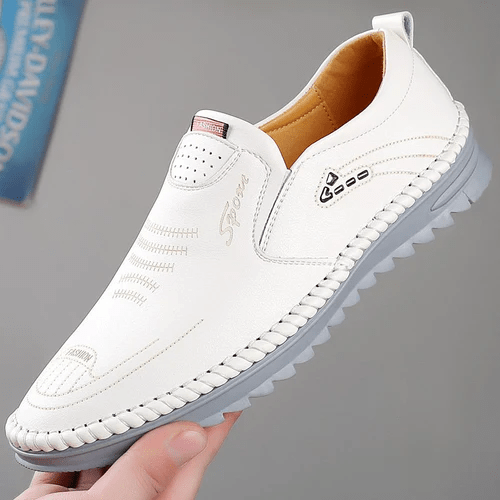 "Herrenschuhe orthopädisch schwarz mit Memory-Schaumsohle und breiter Zehenbox für Komfort und Schmerzlinderung."