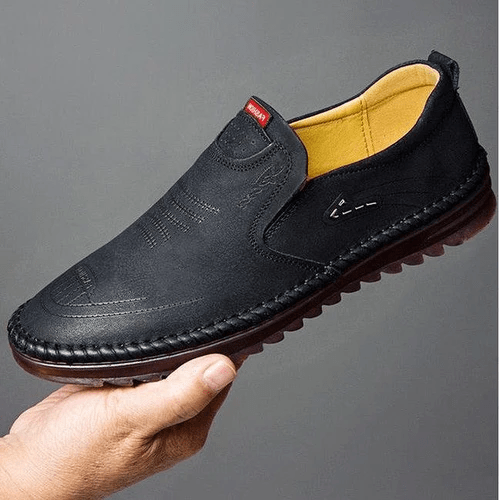 "Herrenschuhe orthopädisch schwarz mit Memory-Schaumsohle und breiter Zehenbox für Komfort und Schmerzlinderung."