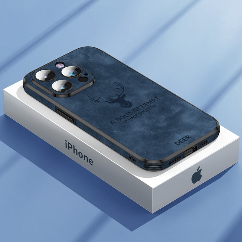 "Hochwertige braune Wildleder-iPhone-Hülle, stoßfest mit Kameraobjektivschutz für optimalen Luxus und Schutz."