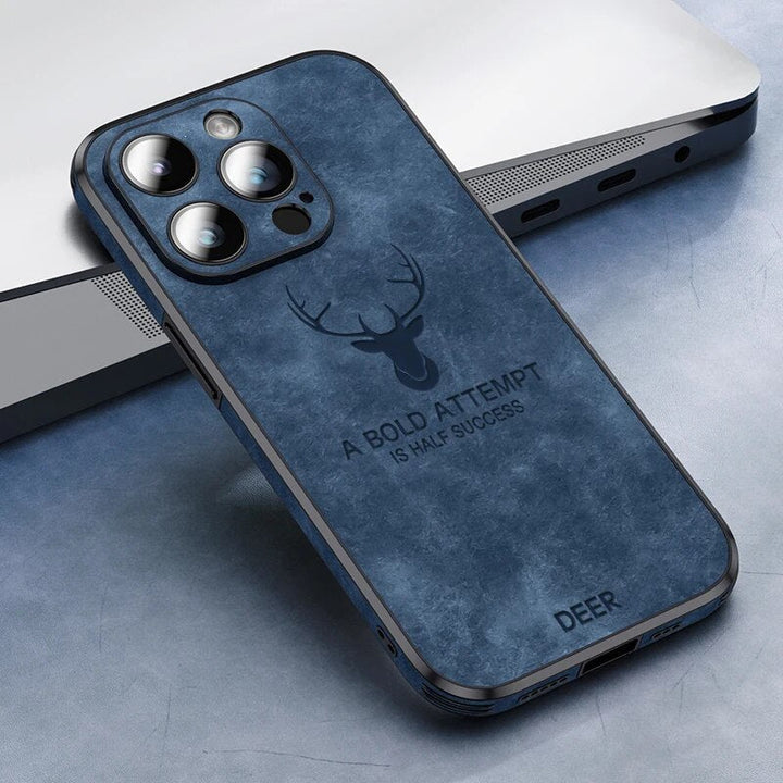 "Hochwertige braune Wildleder-iPhone-Hülle, stoßfest mit Kameraobjektivschutz für optimalen Luxus und Schutz."