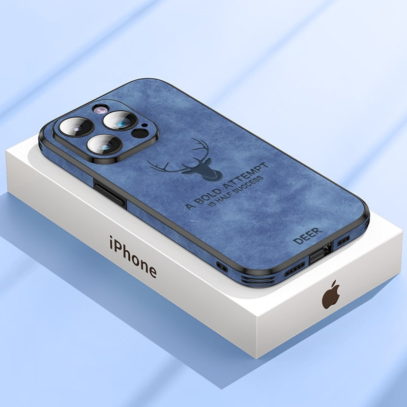"Hochwertige braune Wildleder-iPhone-Hülle, stoßfest mit Kameraobjektivschutz für optimalen Luxus und Schutz."