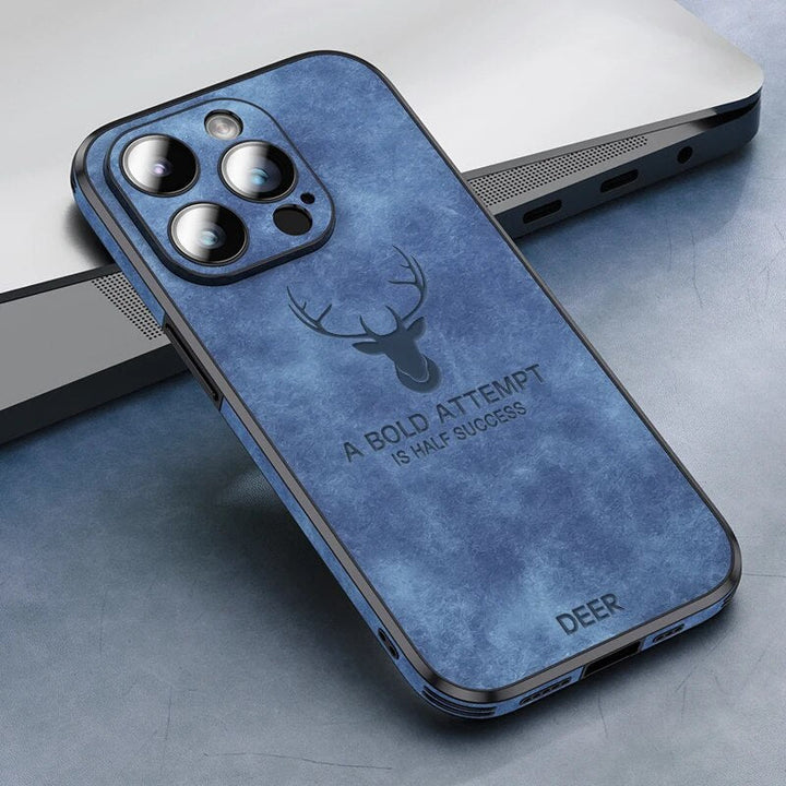 "Hochwertige braune Wildleder-iPhone-Hülle, stoßfest mit Kameraobjektivschutz für optimalen Luxus und Schutz."