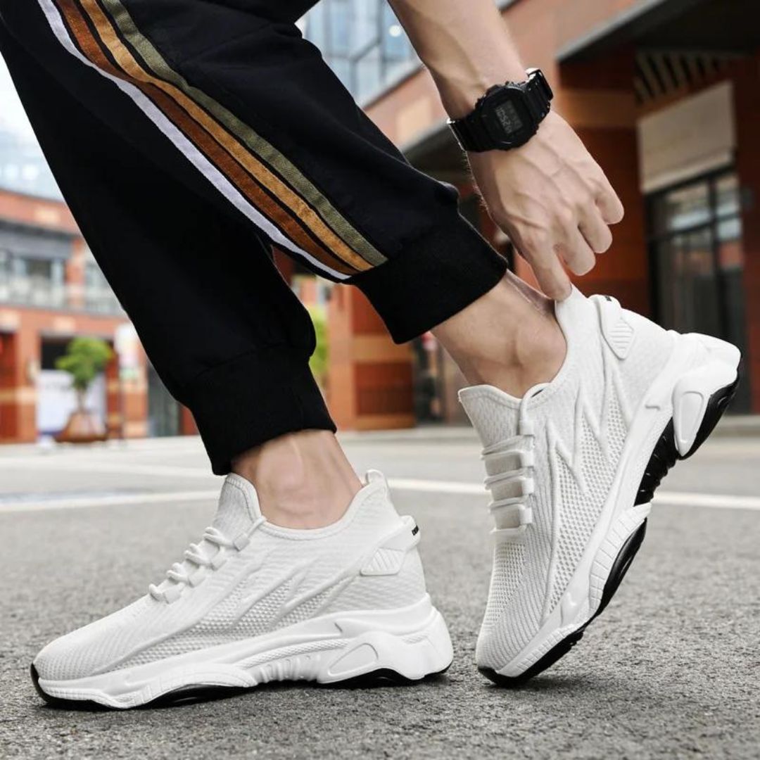 "Höhenverleihende Herren Sportschuhe, weiß, atmungsaktiv, leicht, erhöht bis 5 cm; ideales Design für Sport und Alltag."