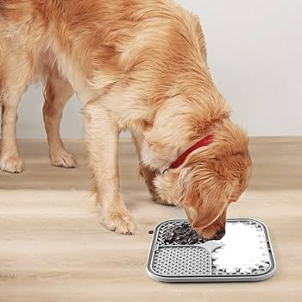 "Hunde Leckmatte: rutschfeste Textur für Stressabbau, Zahnpflege und längere Fütterungszeit, robuste, bunte Designs."