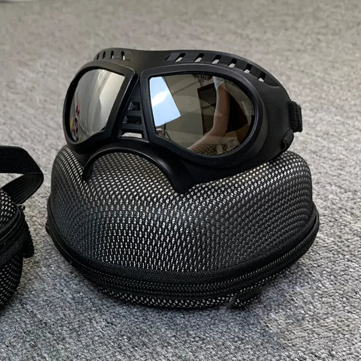 "Hundeschutzbrille mit UV-Schutz in modernem Design, ideal für Outdoor-Aktivitäten, stilvoller und sicherer Schutz."