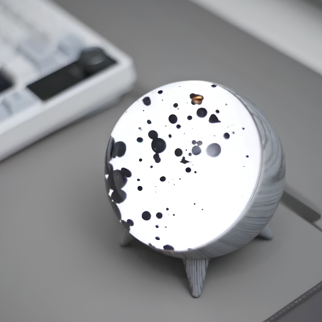 "Hypnotisierendes, musikreaktives Ferrofluid-Display mit schwarzer Flüssigkeit in Bewegung für stilvolle Lichtdekoration"