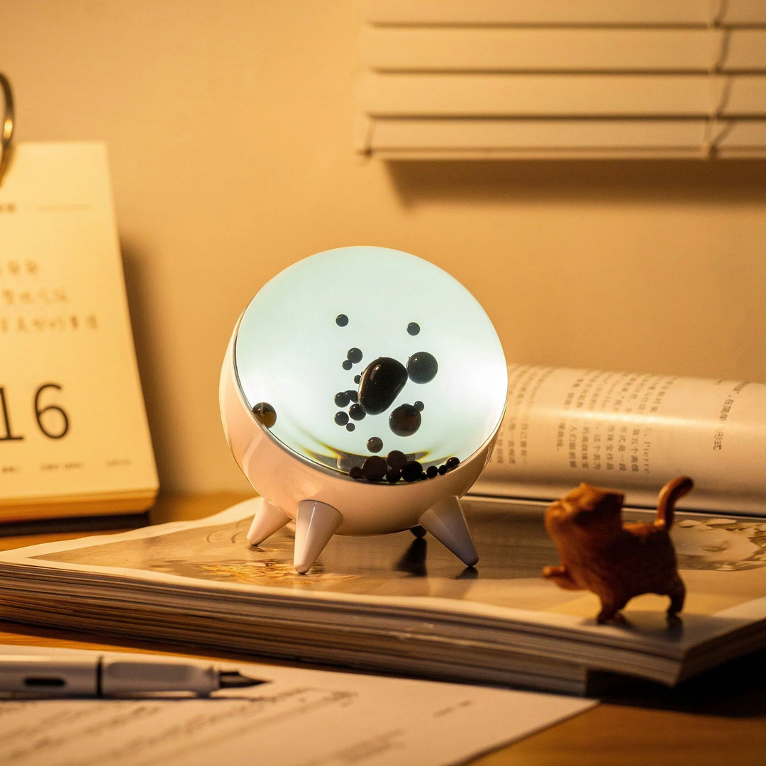 "Hypnotisierendes, musikreaktives Ferrofluid-Display mit schwarzer Flüssigkeit in Bewegung für stilvolle Lichtdekoration"