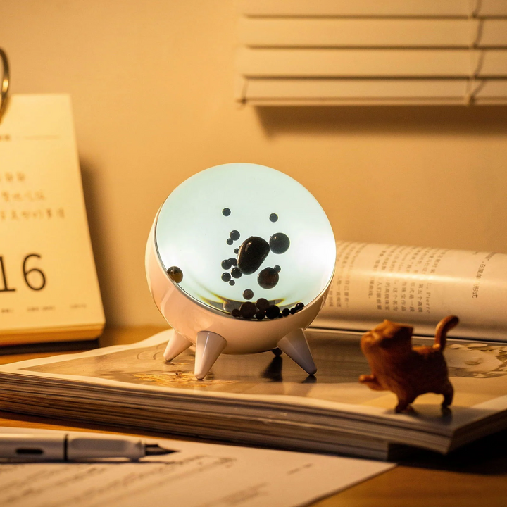 "Hypnotisierendes, musikreaktives Ferrofluid-Display mit schwarzer Flüssigkeit in Bewegung für stilvolle Lichtdekoration"