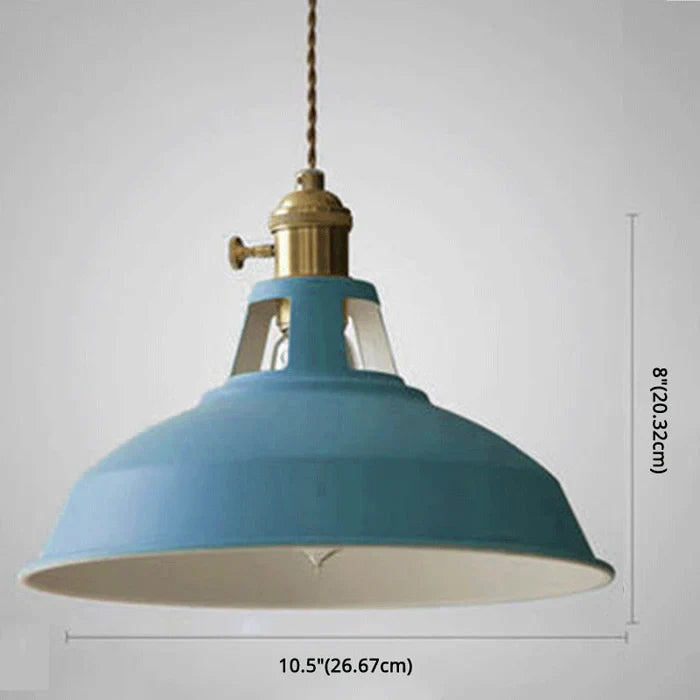 Industrielle Retro-Hängelampe aus Metall in Grau, Frontansicht, vielseitig einsetzbar für Esszimmer, robust und dekorativ.