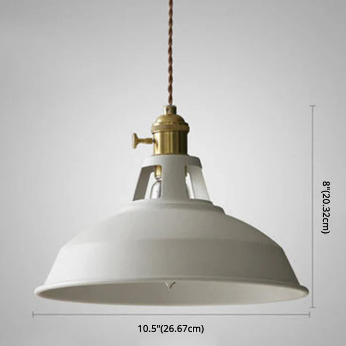 Industrielle Retro-Hängelampe aus Metall in Grau, Frontansicht, vielseitig einsetzbar für Esszimmer, robust und dekorativ.