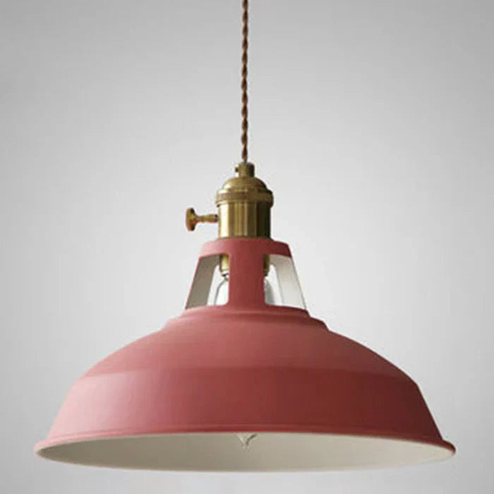 Industrielle Retro-Hängelampe aus Metall in Grau, Frontansicht, vielseitig einsetzbar für Esszimmer, robust und dekorativ.