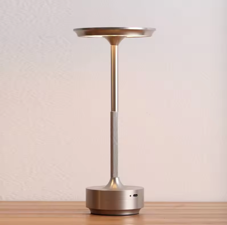 "Kabellose, dimmbare Luxus-LED-Tischlampe aus Aluminium mit modernem Design, ideal für stilvolle Raumbeleuchtung."
