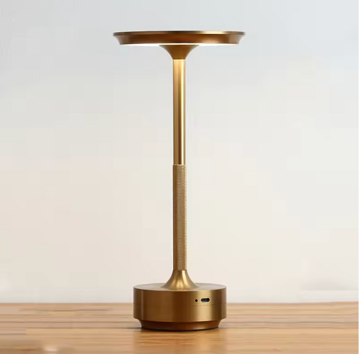 "Kabellose, dimmbare Luxus-LED-Tischlampe aus Aluminium mit modernem Design, ideal für stilvolle Raumbeleuchtung."