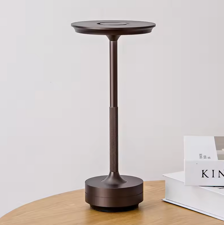 "Kabellose, dimmbare Luxus-LED-Tischlampe aus Aluminium mit modernem Design, ideal für stilvolle Raumbeleuchtung."