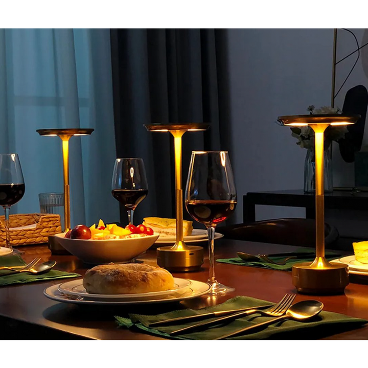 "Kabellose, dimmbare Luxus-LED-Tischlampe aus Aluminium mit modernem Design, ideal für stilvolle Raumbeleuchtung."