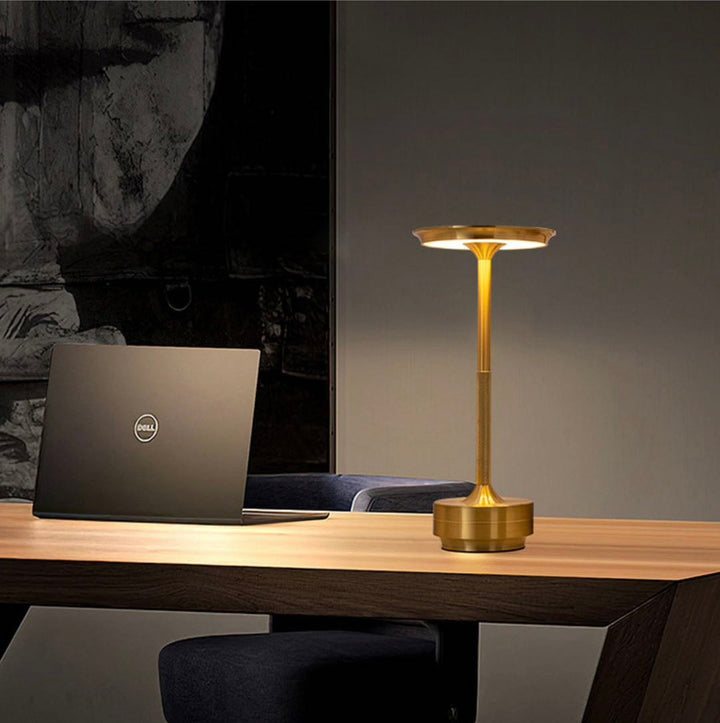"Kabellose, dimmbare Luxus-LED-Tischlampe aus Aluminium mit modernem Design, ideal für stilvolle Raumbeleuchtung."