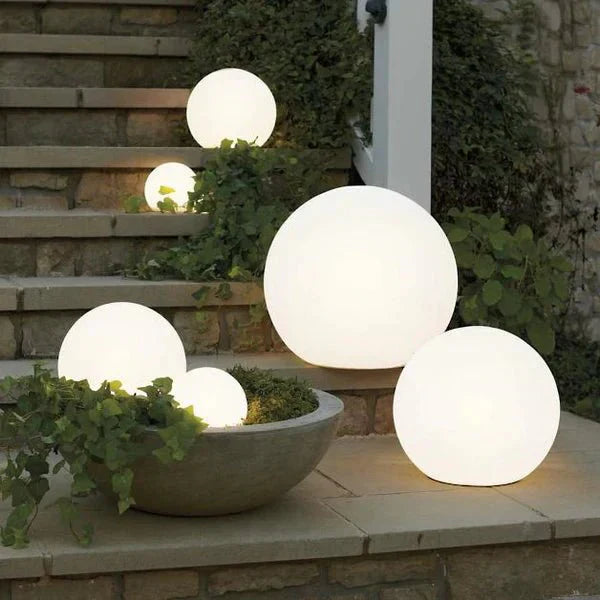 Kabellose LED Kugelleuchte, wetterfest, kugelförmig, 16 Farben, für stilvolle Beleuchtung innen & außen, ohne Kabel.