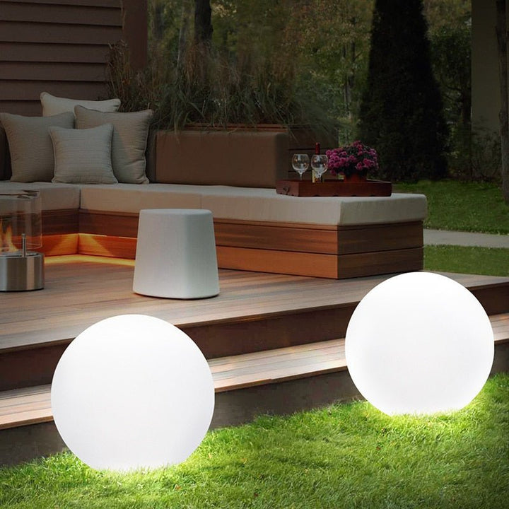 Kabellose LED Kugelleuchte, wetterfest, kugelförmig, 16 Farben, für stilvolle Beleuchtung innen & außen, ohne Kabel.