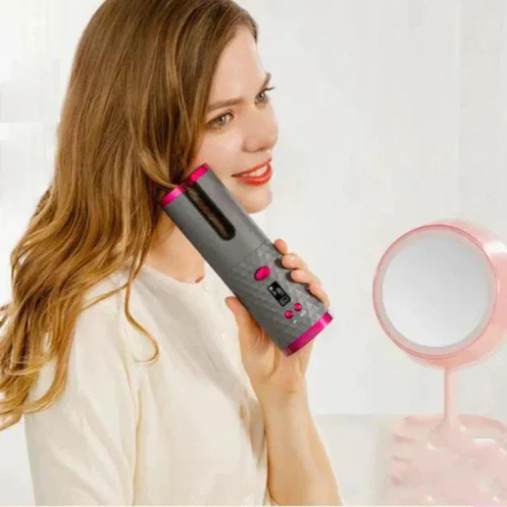 "Kabelloser Lockenstyler in Aktion, erzeugt perfekte Locken, kabellos & wiederaufladbar, Beauty & Health Produkt"