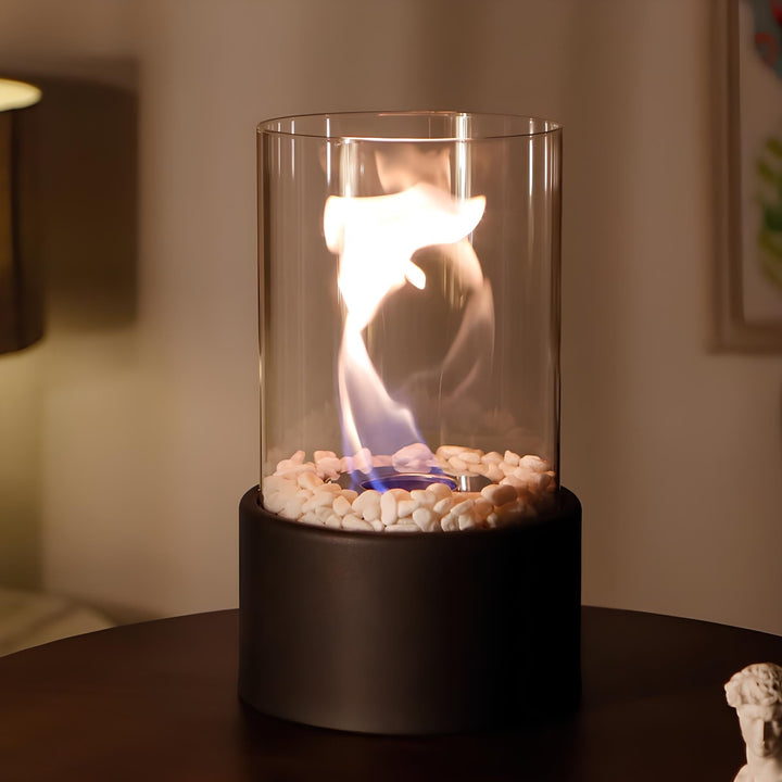 "Klassische Öl Lampe mit Glaszylinder, Metallrahmen, moderne Tischlampe für stilvolle Beleuchtung und Ambiente im Raum."